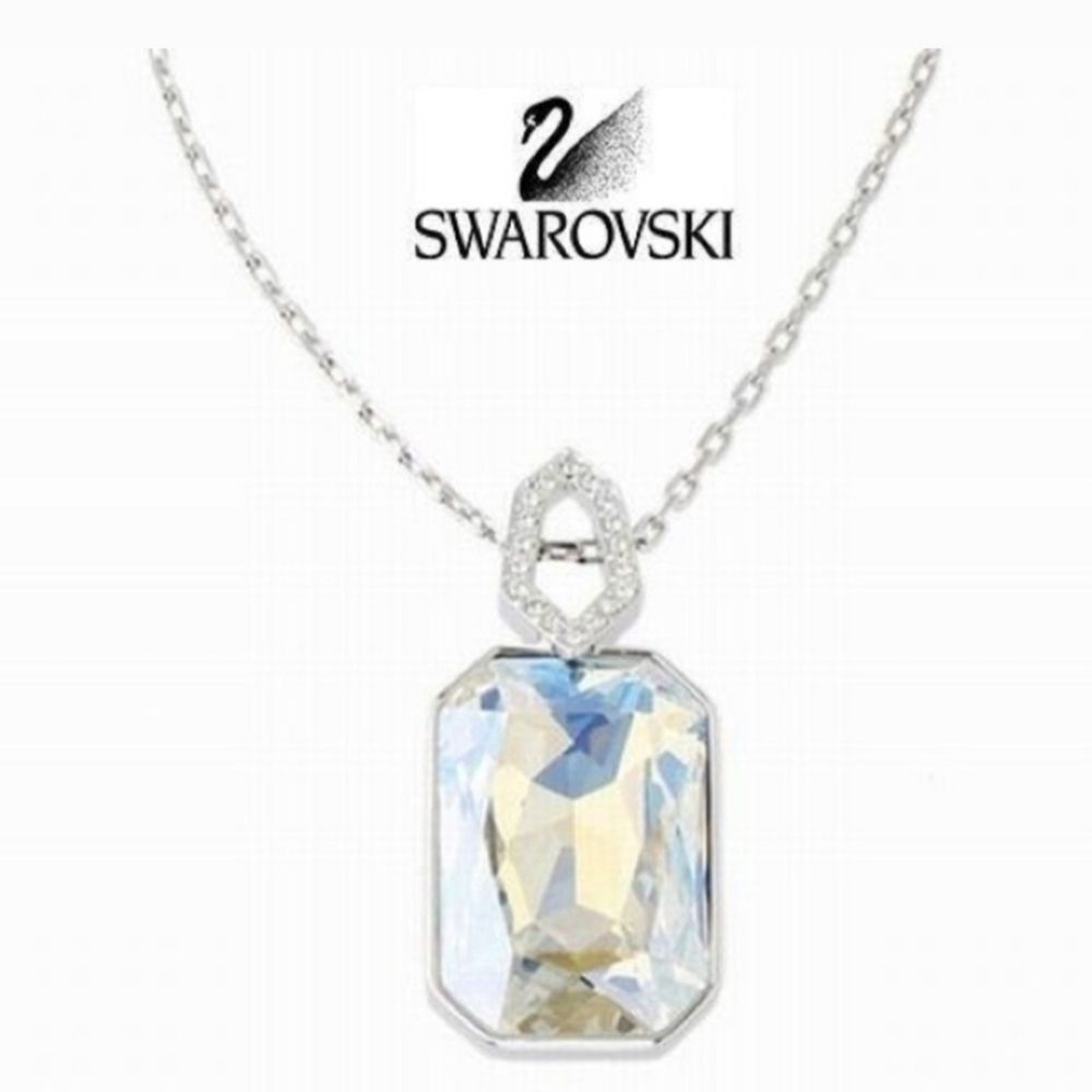 Swarovski Evanescent Crystal Pendant Necklacecklace with Reversable Pave Back